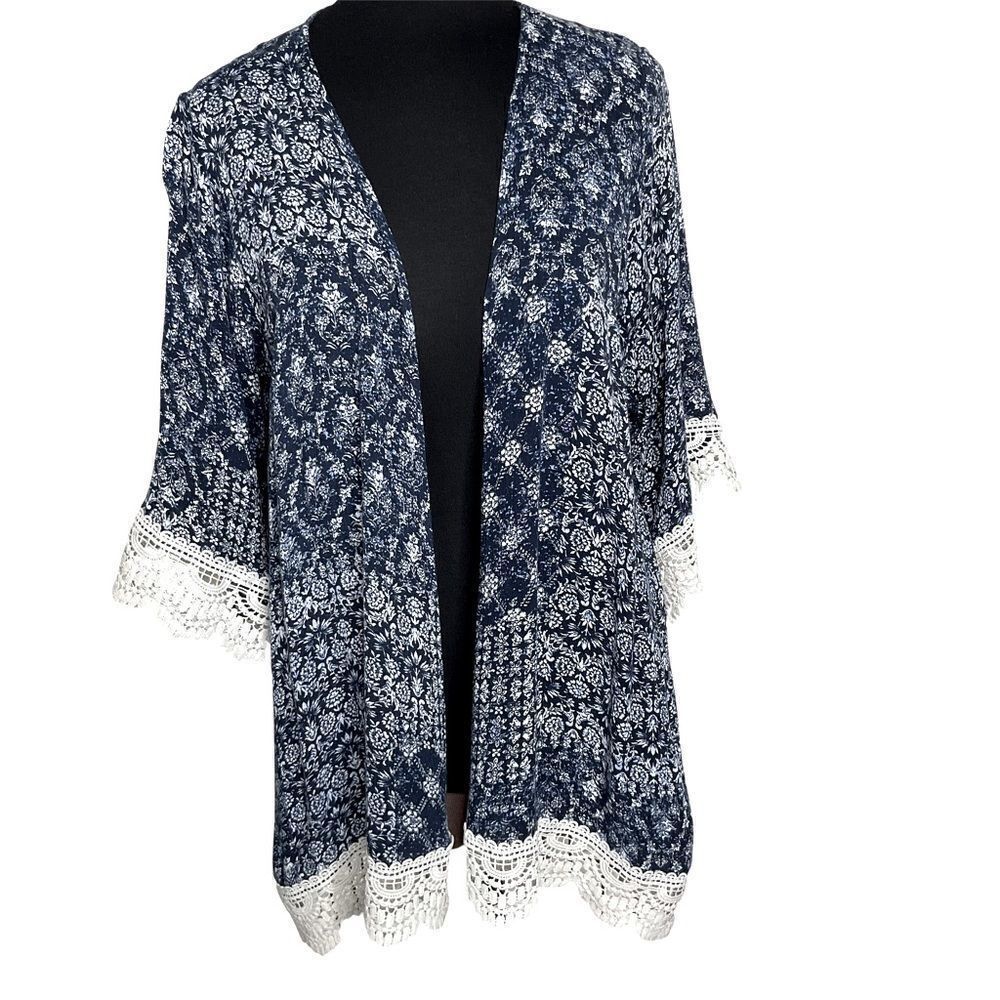 Front of Closet Blue & White Print Kimono With Lace Accents Size S